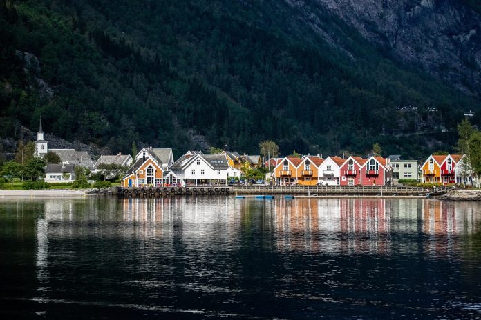 norway_fjords_region_town_of_375